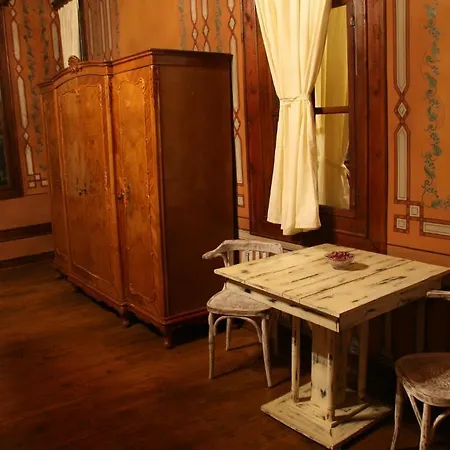 Old Guest house *